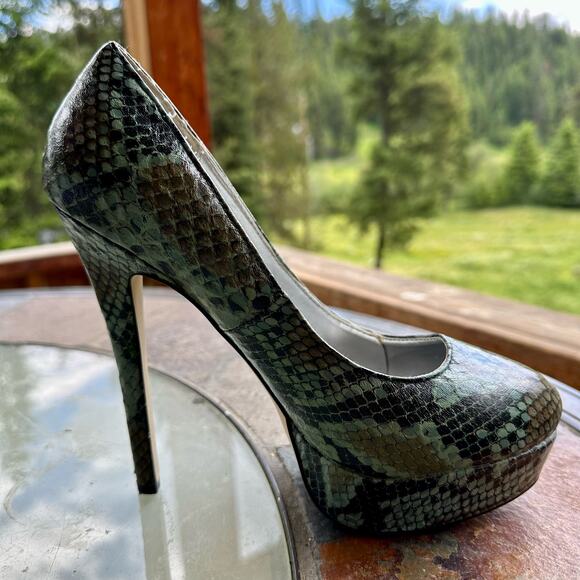 Shoe Dazzle PEYTON Heels Women SZ 7 Green Snake Animal Print Platform Stilettos - Picture 3 of 10